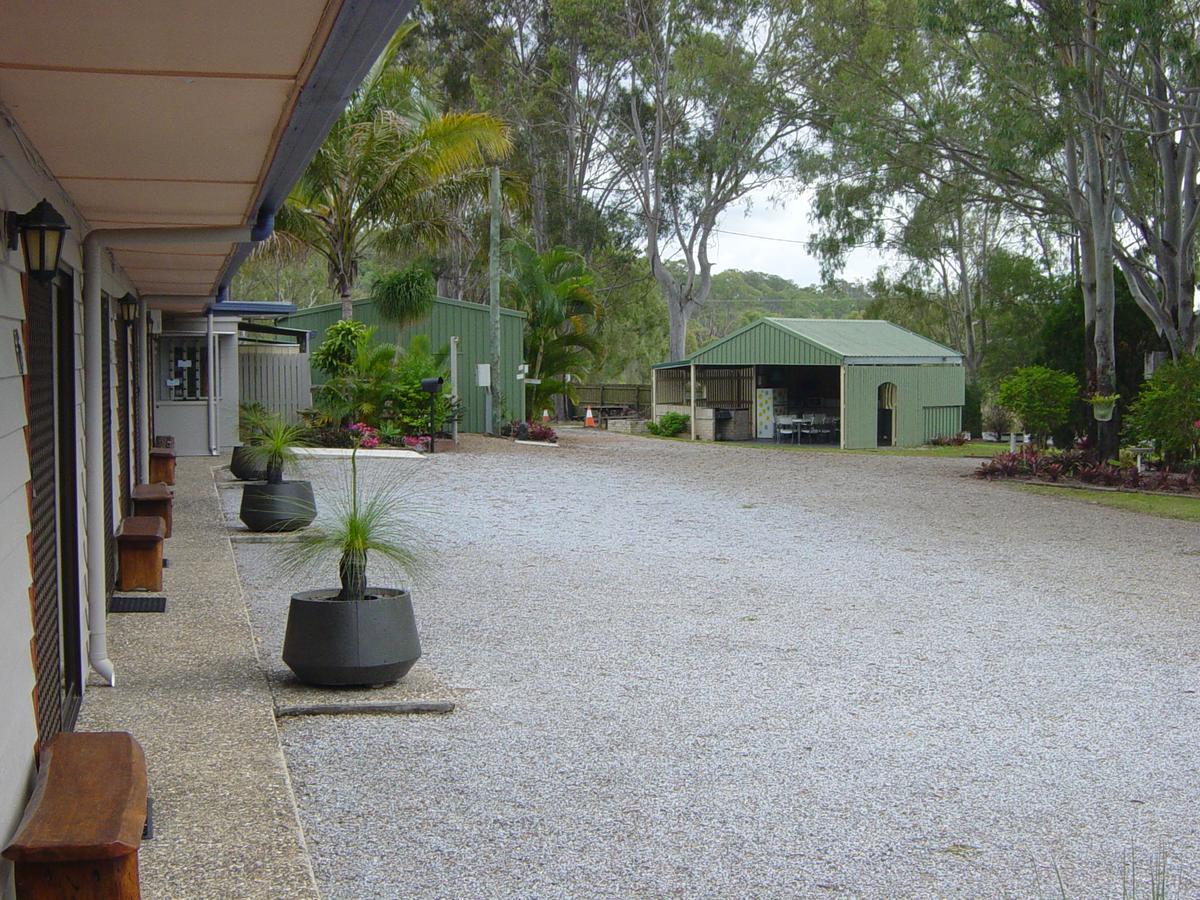 Greenacres Motel / Van Park Benaraby Exteriör bild
